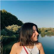 ¡Hola! Soy Lara, tu profe de Lengua y mucho más